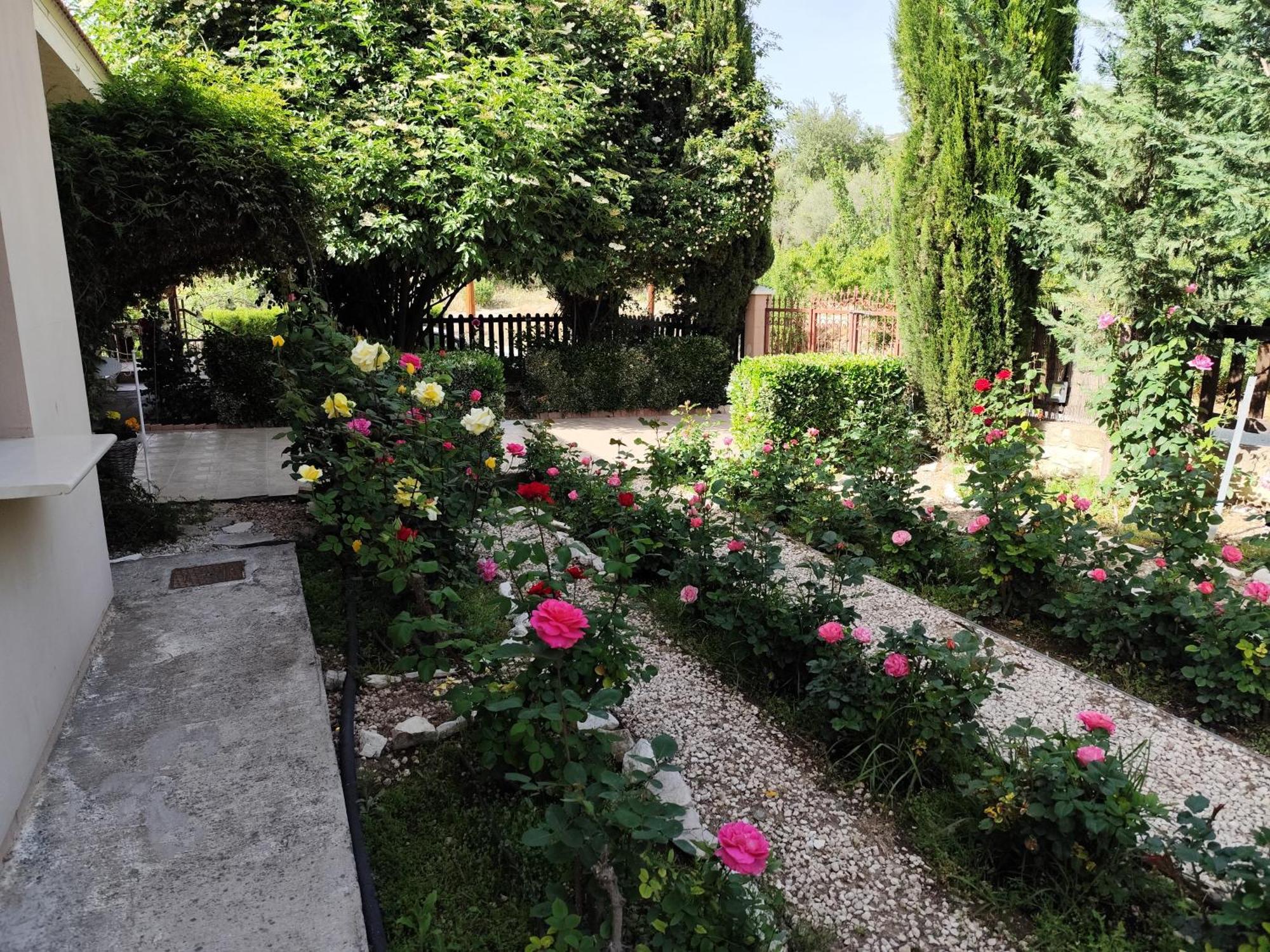 Roses Villa Trimiklini Esterno foto